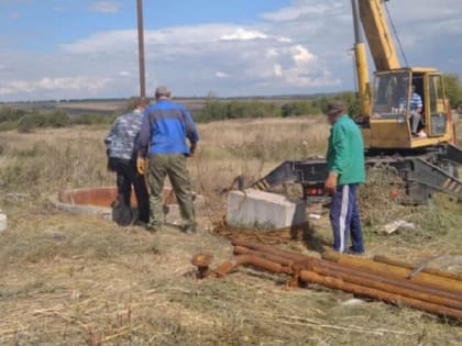 В пензенской Заре меняют насос в скважине водоснабжения