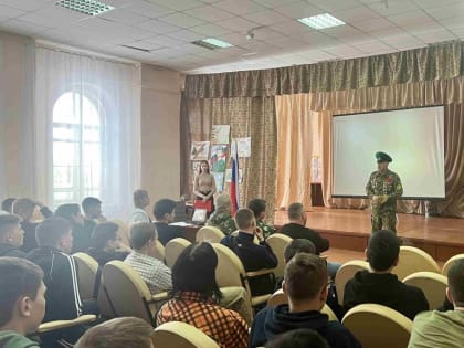 Ветераны боевых действий поделились воспоминаниями о службе со студентами