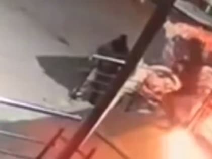 В соцсети появилось видео с моментом взрыва банкомата в ТЦ на Клары Цеткин