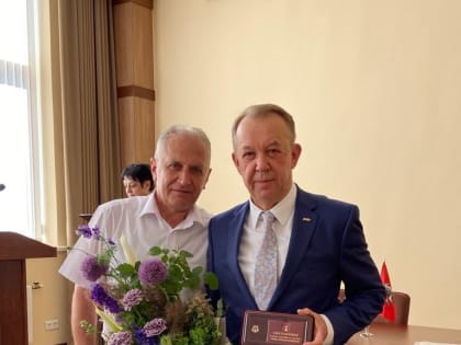 Сергей Златогорский: Человек стартовал в большую жизнь из нашего маленького городка, сделал серьёзную карьеру, а главное - сохранил в сложные годы предприятие и уверенно работает н