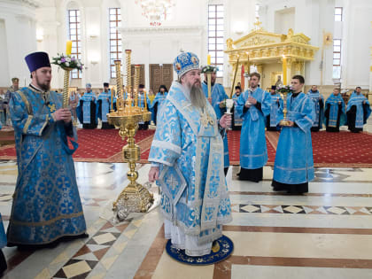 В Спасском соборе прошла литургия в день Казанской-Пензенской иконы Божией Матери