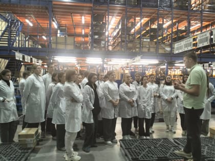 Экскурсия студентов на складской комплекс компании «Аптека Невис»