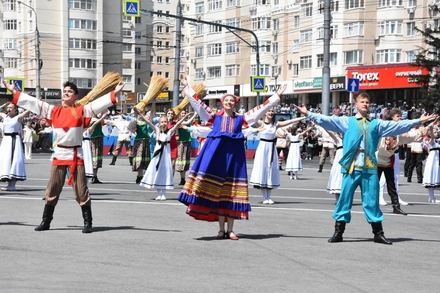 Праздничное шествие на день города. Жители Пензы. Праздники в Пензе. День города Пенза.