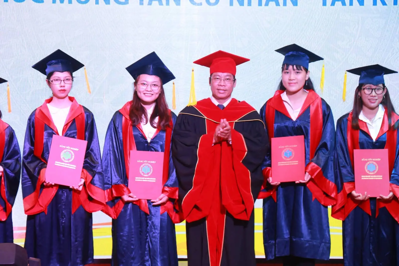 Làm Bằng Cấp Huyện Nhà Bè TPHCM Uy Tín, Có Hồ Sơ Gốc - Làm Bằng VIP