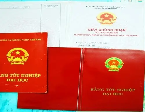 Làm bằng giả phôi thật - Mua bằng đại học giả uy tín