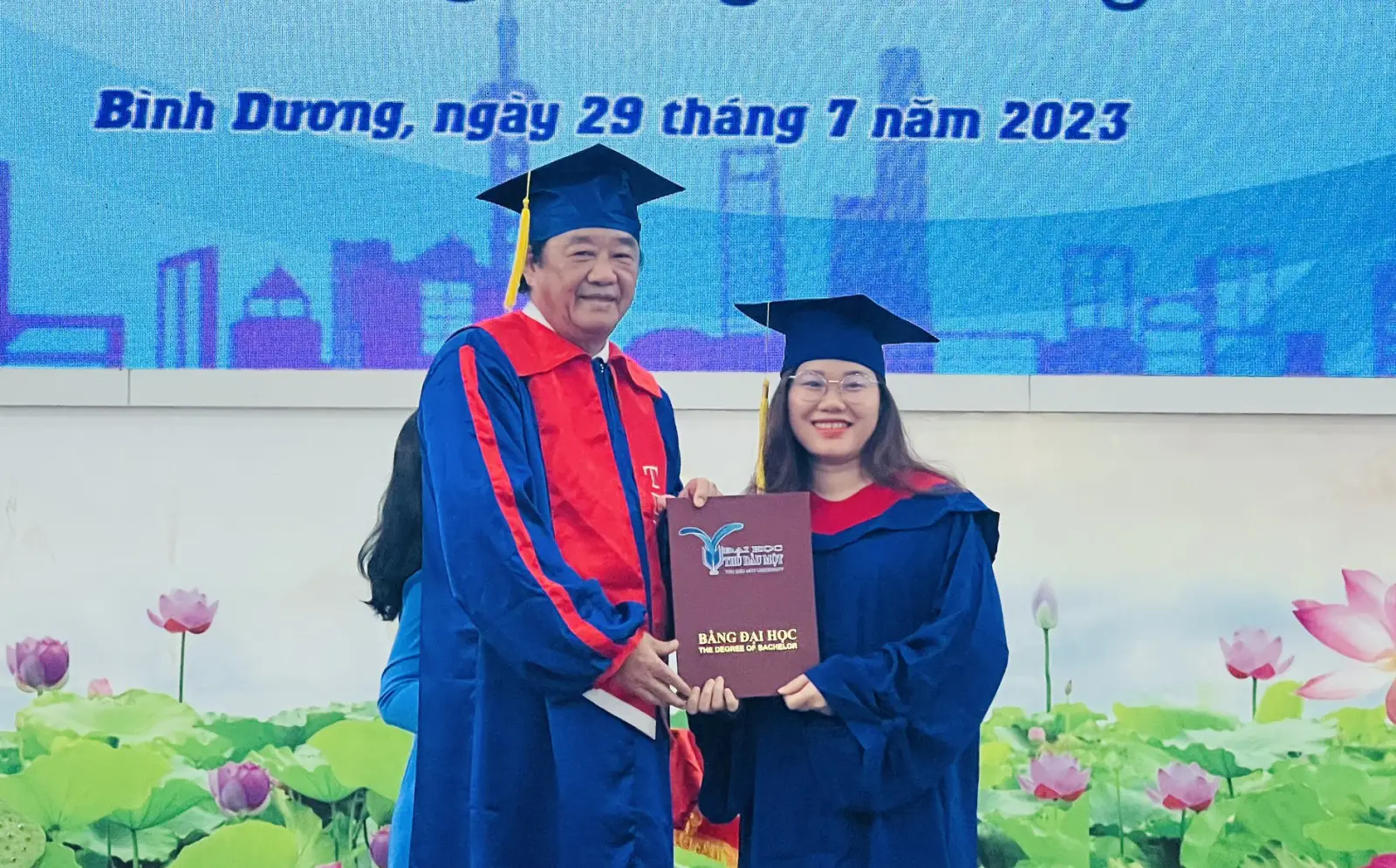 Mua Bằng Đại Học Giả Uy Tín, Giá Rẻ, Như Thật- Không Bị Phát Hiện
