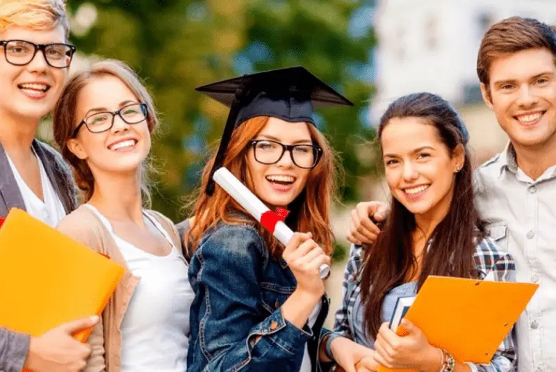 Tại sao nên học đại học? Những lý do bạn nên học đại học?