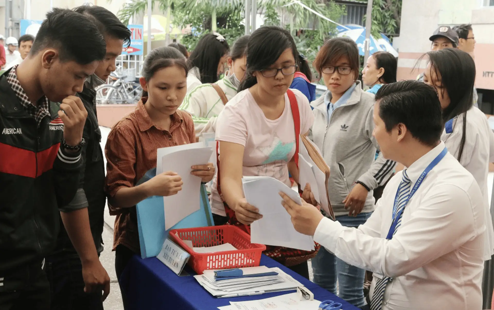 Học bổ túc có tương lai không? Làm Bằng Cấp 3 Bổ Túc Tem Phôi Thật