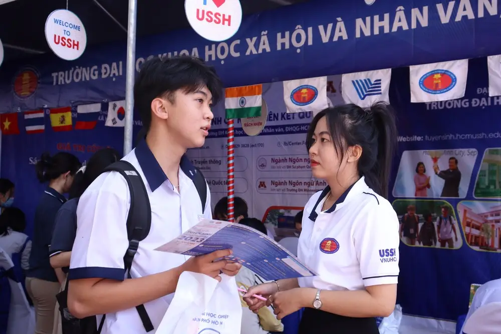 Phiên dịch tiếng Hàn cần bằng đại học không? Thực trạng và cơ hội việc làm