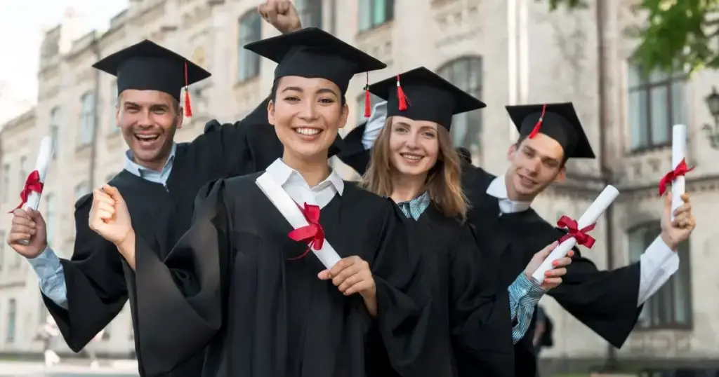 Có nên học đại học? Lợi ích và hạn chế cần cân nhắc