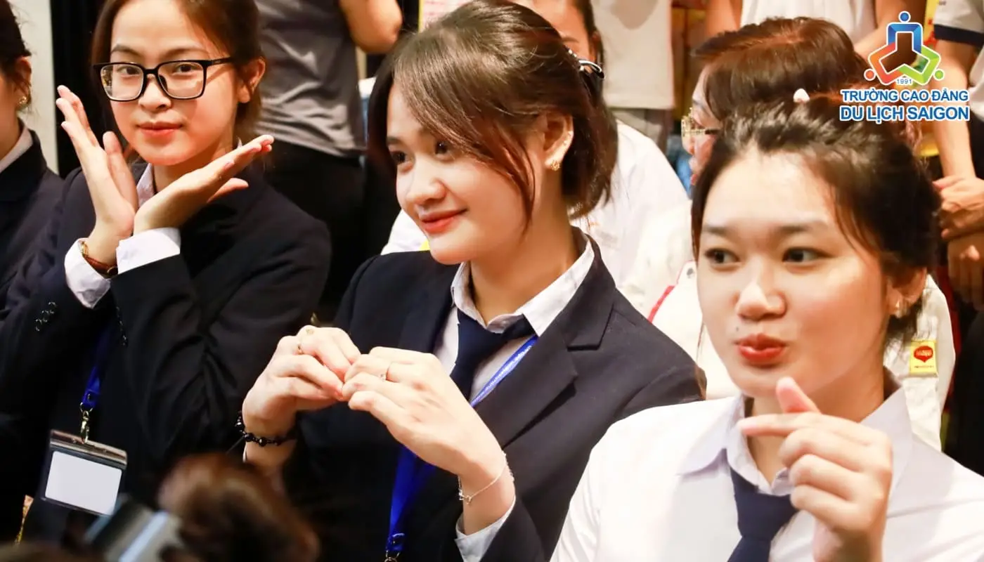 Nên Học Nghề Gì Cho Nữ Không Bằng Cấp? Chọn Ngành Nghề Hấp Dẫn!