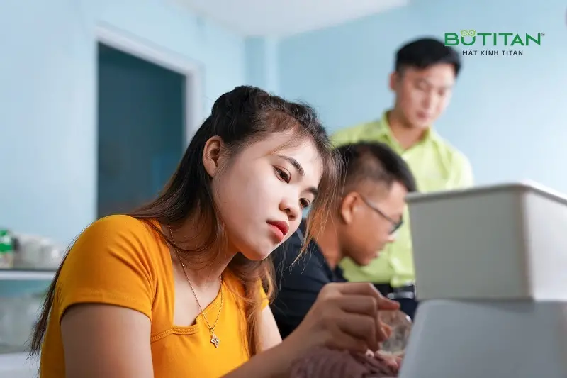Nên Học Nghề Gì Cho Nữ Không Bằng Cấp? Chọn Ngành Nghề Hấp Dẫn!
