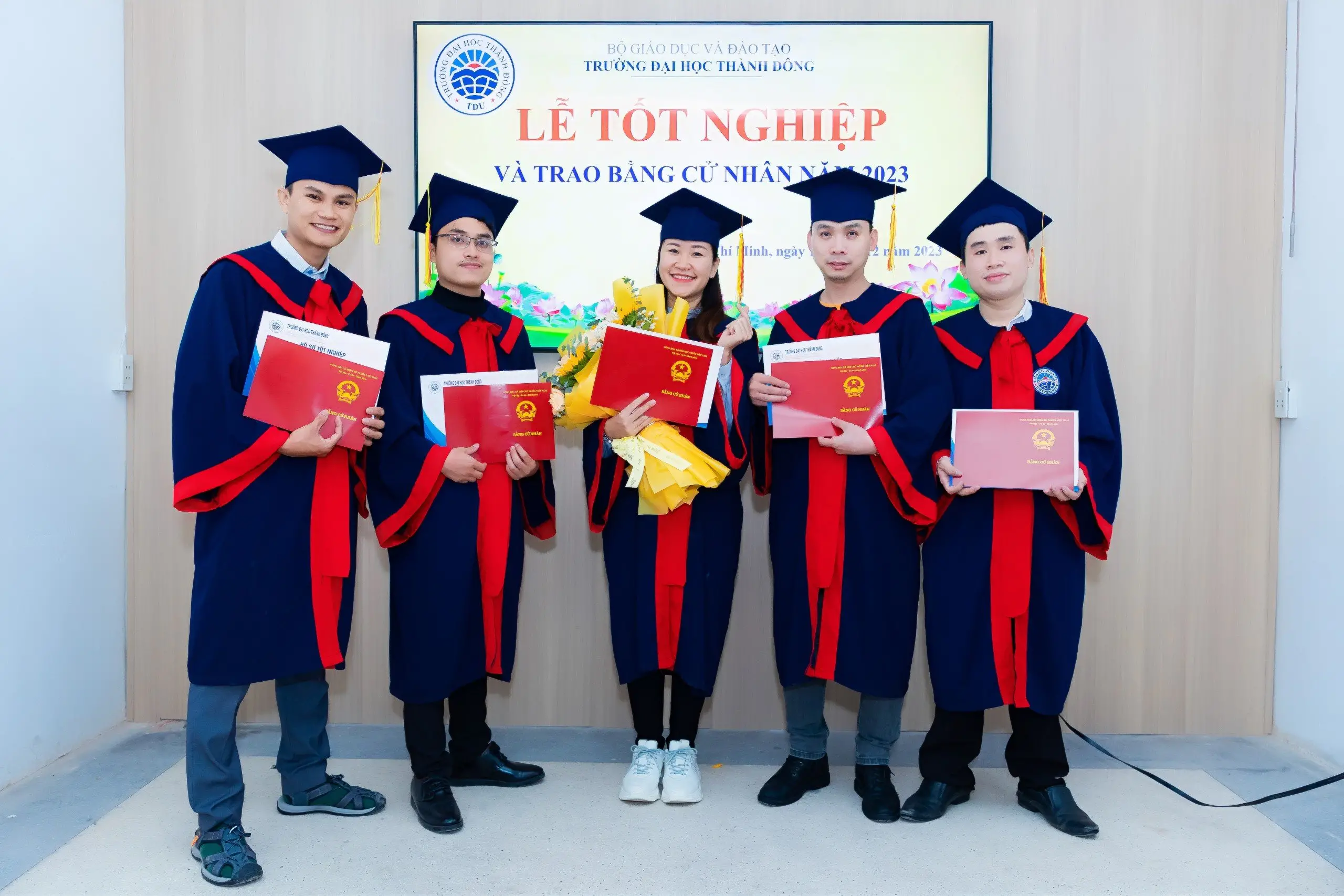 Mua Bằng Trung Cấp Thật Uy Tín, Giá Rẻ, Bảo Hành Suốt Đời - Làm Bằng VIP