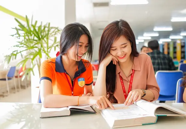 Làm Bằng Đại Học Từ Xa Ngành Quản Trị Kinh Doanh Giá Rẻ - Bí Kíp Chọn Lựa Thông Minh