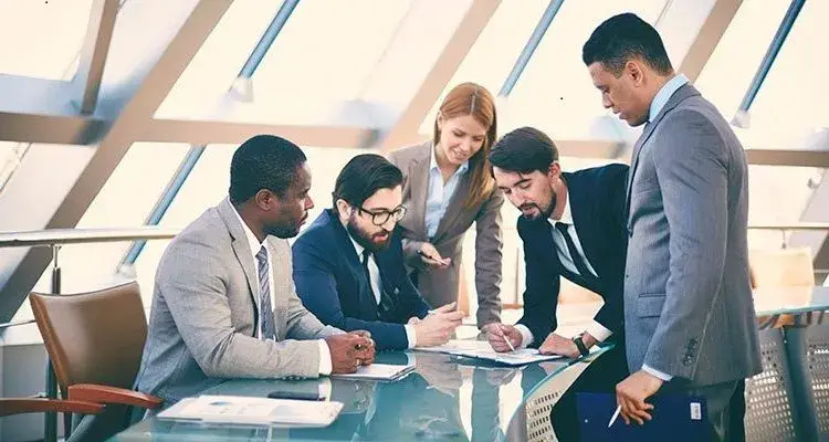 Làm Bằng Đại Học Từ Xa Ngành Quản Trị Kinh Doanh Giá Rẻ - Bí Kíp Chọn Lựa Thông Minh