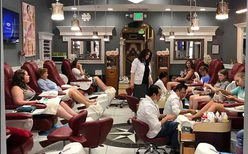 Làm nail ở Mỹ Lương giá bao nhiêu? Bảng giá chi tiết và so sánh