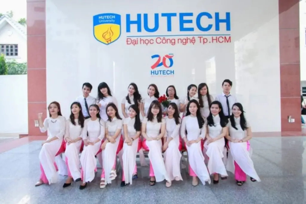 Mua bằng đại học Hutech tại Làm Bằng VIP nhanh chóng và dễ dàng