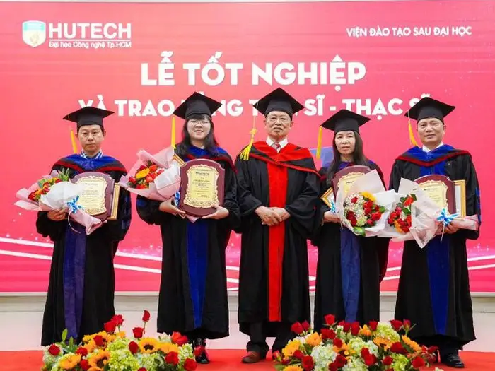 Mua bằng đại học Hutech tại Làm Bằng VIP nhanh chóng và dễ dàng