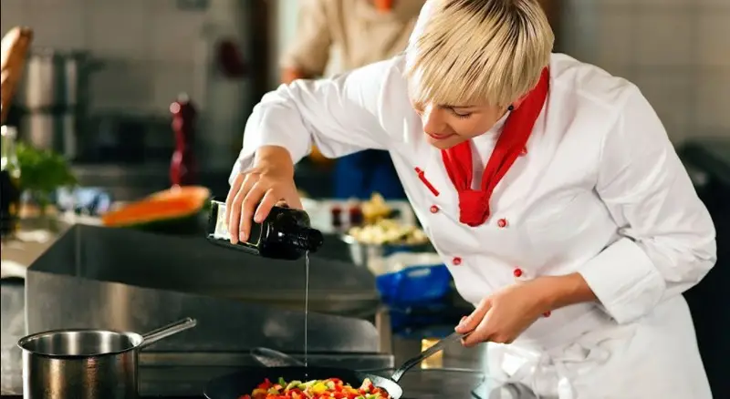 Nên học nghề gì cho nữ có bằng cấp 3 Mở ra con đường thành công rực rỡ