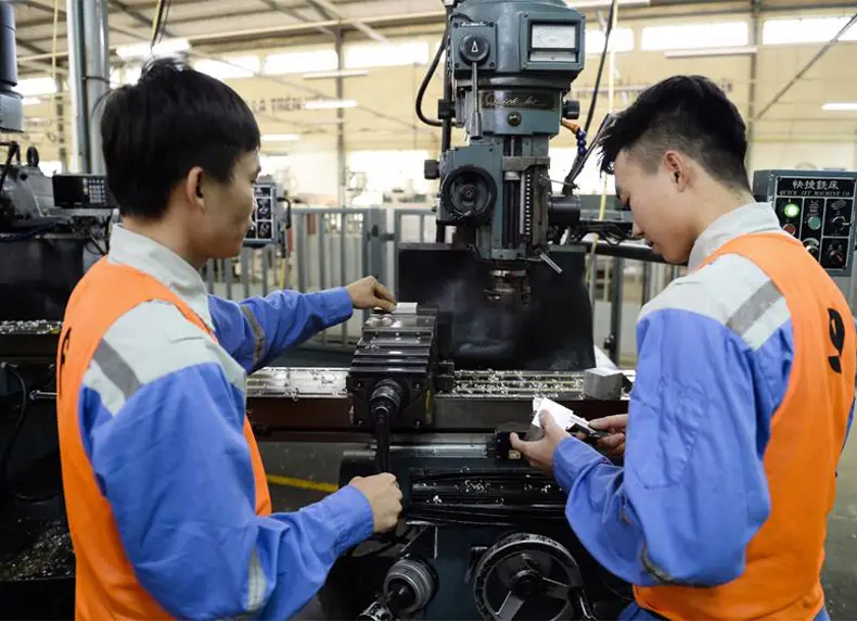 Không có bằng cấp 3 có đi XKLĐ được không?