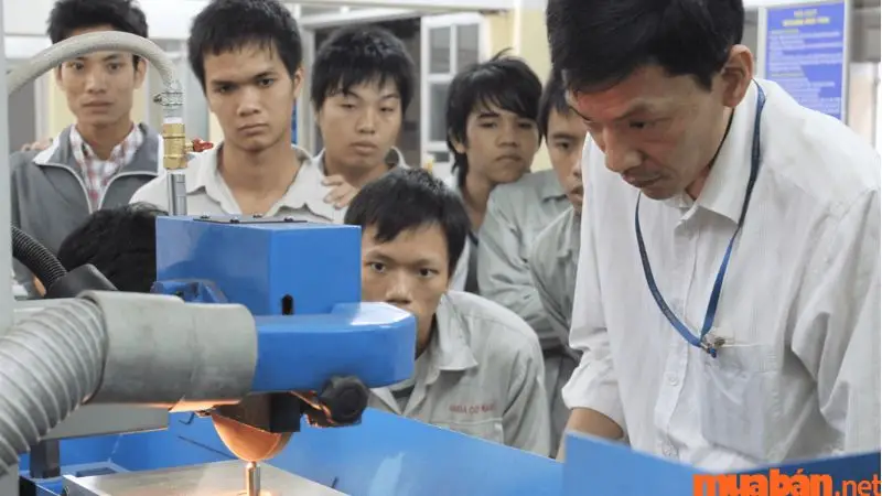 Đại học Công nghiệp Học phí và Các Chương trình Đào tạo