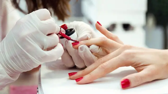 Học Nghề Nail Chuyên Nghiệp Để Xuất Khẩu Lao Động