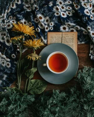 Savor the Tea and Enjoy the Pleasant Aroma in the City on a Springtime Day