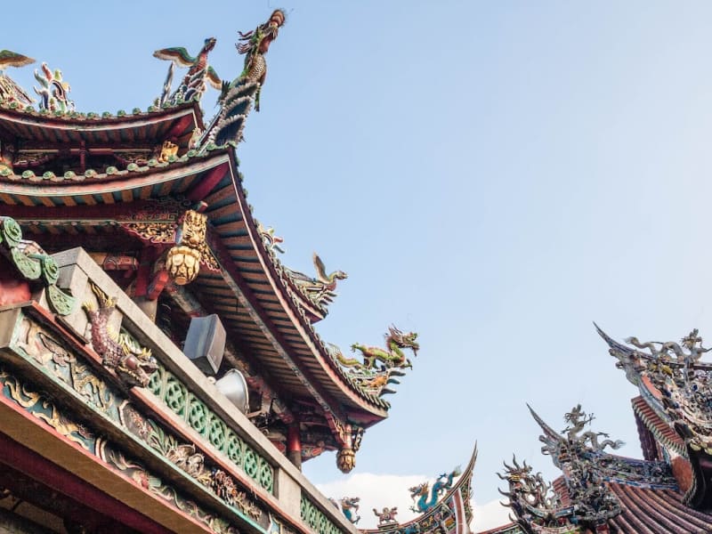 Learn about Taiwan’s religious rituals through an interactive tour at Longshan Temple