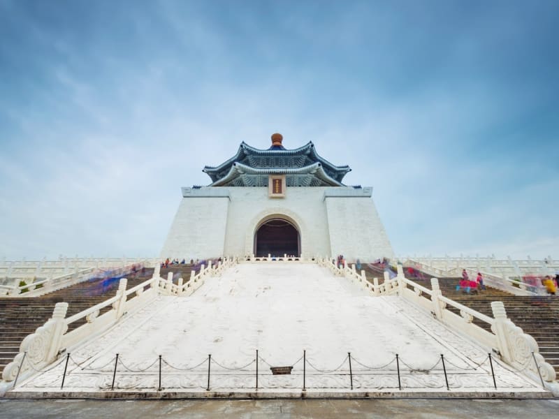 Let our guide teach you about Taiwan’s history at monuments like Chiang Kai Shek Memorial Hall