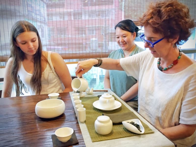 Participate in a traditional Taiwanese tea ceremony