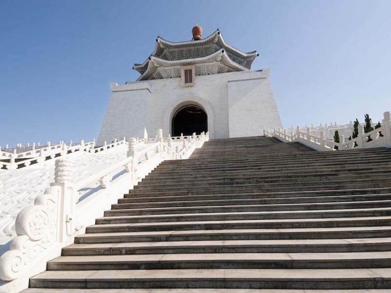 Take in the architecture and history of Democracy Plaza and Chiang Kai-shek Memorial Hall.