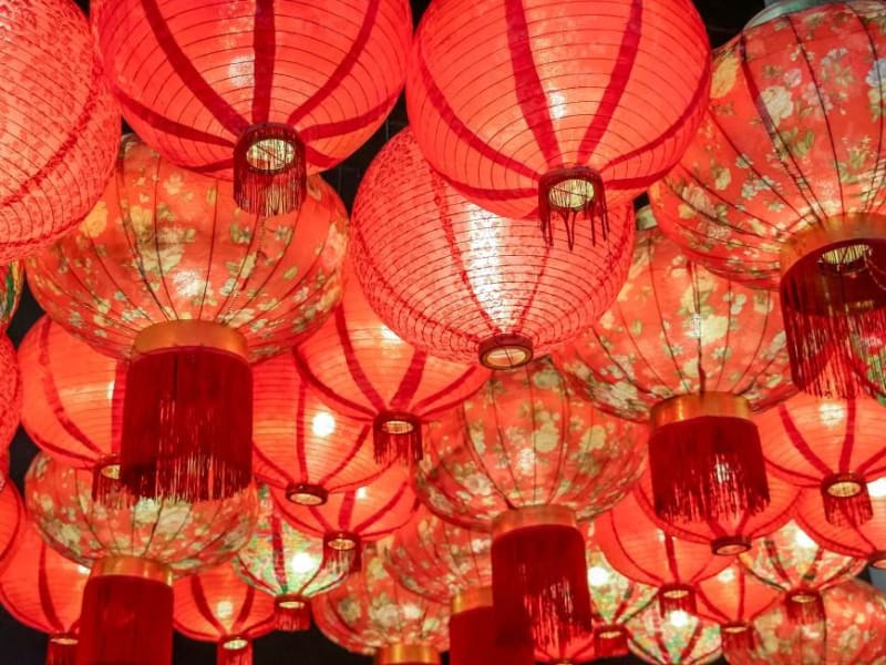 Day 1: Make your own Chinese lantern in the oldest lantern shop in Lugang 