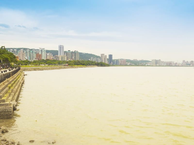 Spectacular views of the Tamsui River