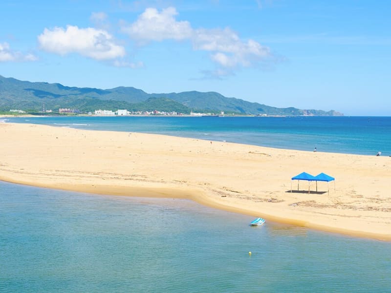 Celebrate your hike with a trip to Fulong Beach or Keelung Harbor.