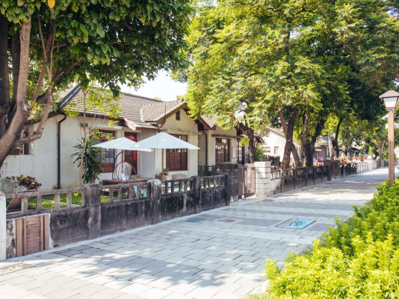 V.I.P Zone in Pingtung is a cultural park revitalized from Japanese-era military officer residences. Perfect for a leisurely daytime stroll with creative shops, cafés, exhibitions, and markets that bl