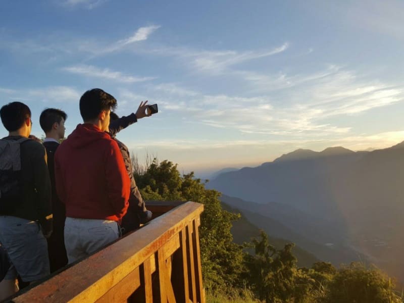 Day 5: Enjoy the sunrise in Alishan, for it’s only at this time of day that you’ll be treated to a view of the “sea of clouds."