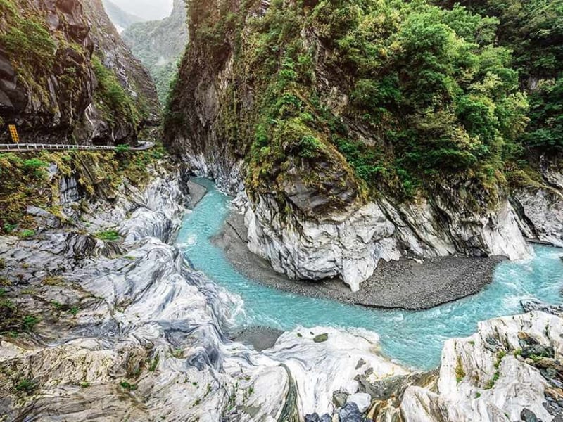 Explore the breathtaking, world-renowned Taroko National Park, home to Taroko National Gorge.