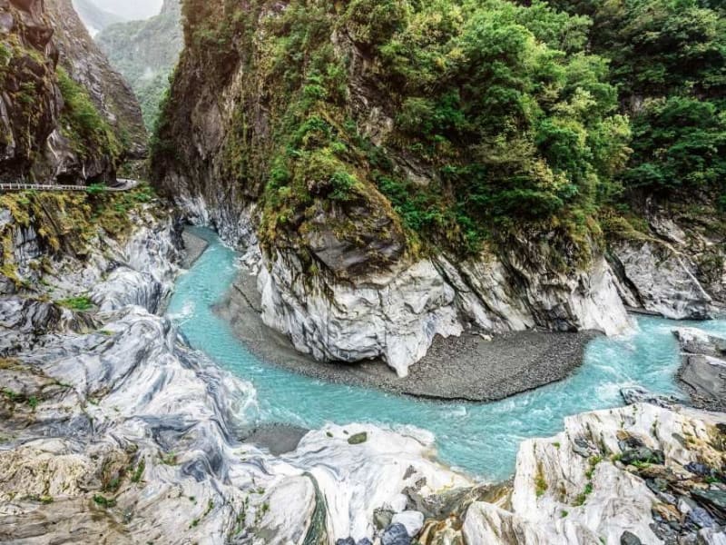 Day 5: Hike through Taroko Gorge, Taiwan's largest marble canyon.