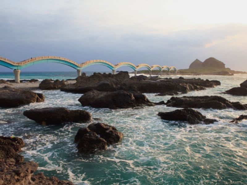 Ride pass through beautiful Sanxiantai bridge | Photo Courtesy of NCNSA