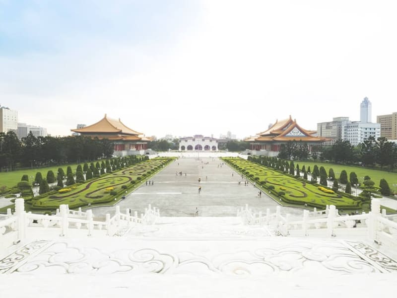 Take in the architecture and history of Democracy Plaza and Chiang Kai-shek Memorial Hall.