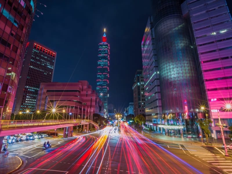 Enjoy the City Night View of Taipei