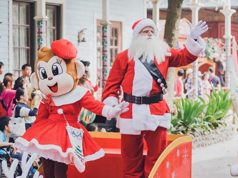 Leofoo village Christmas parade