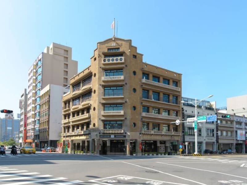 Visit the iconic Hayashi Department store with your professional guide