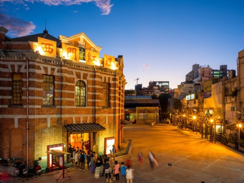 Explore Taipei's most iconic LGBT outdoor bar district at Red House