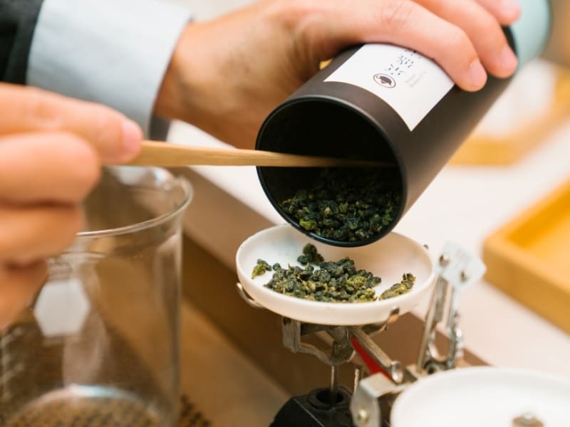 京盛宇コンセプトショップへ訪問し、お茶セットを試します
