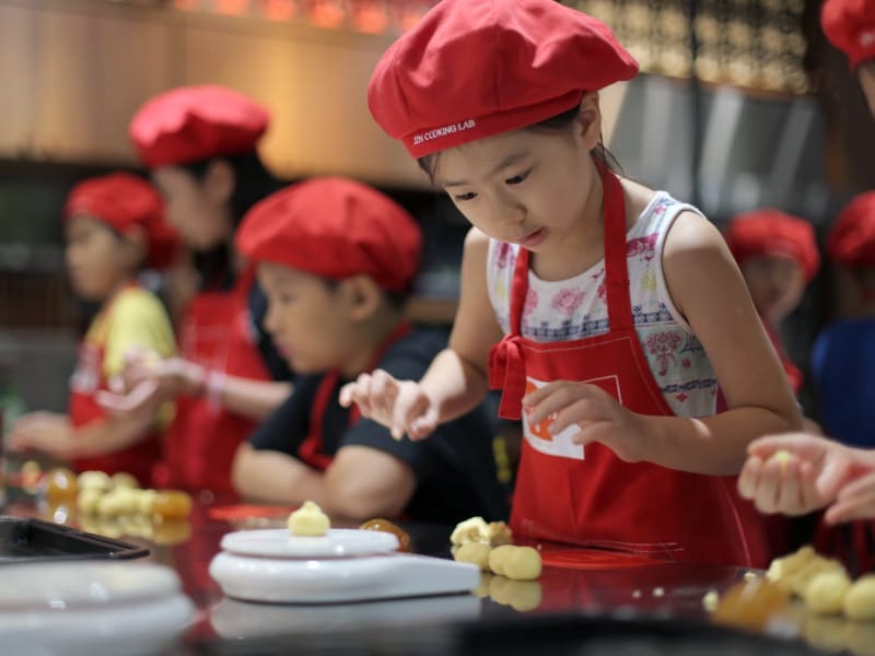 Make traditional Chinese cookies at Jiu Zhen Nan