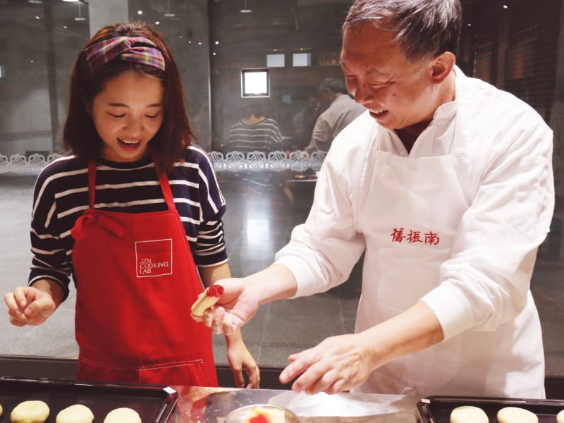 Make traditional Chinese cookies at Jiu Zhen Nan