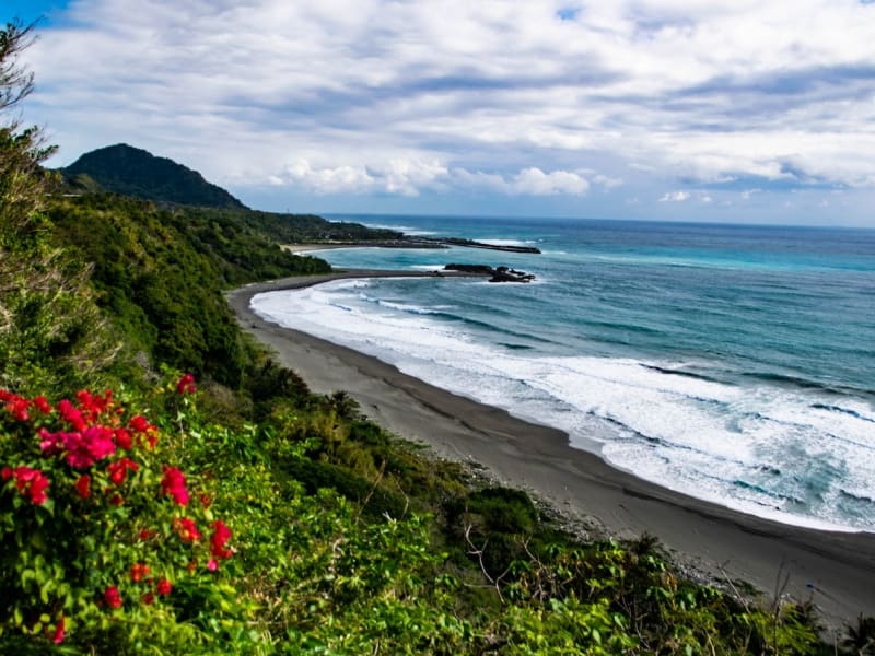 Taitung boasts an extensive coastline with breathtaking sea views.