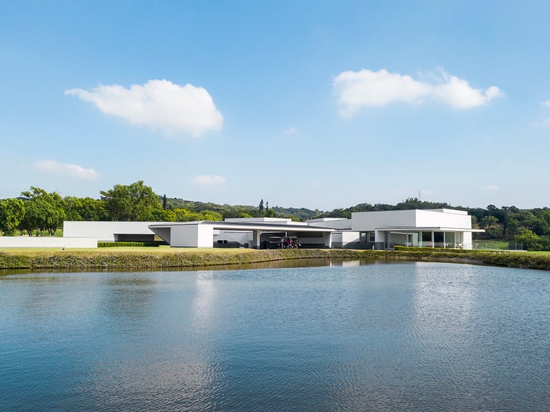 A private clubhouse designed by Pritzker Prize-winning architect Álvaro Siza © Taifong Golf Club