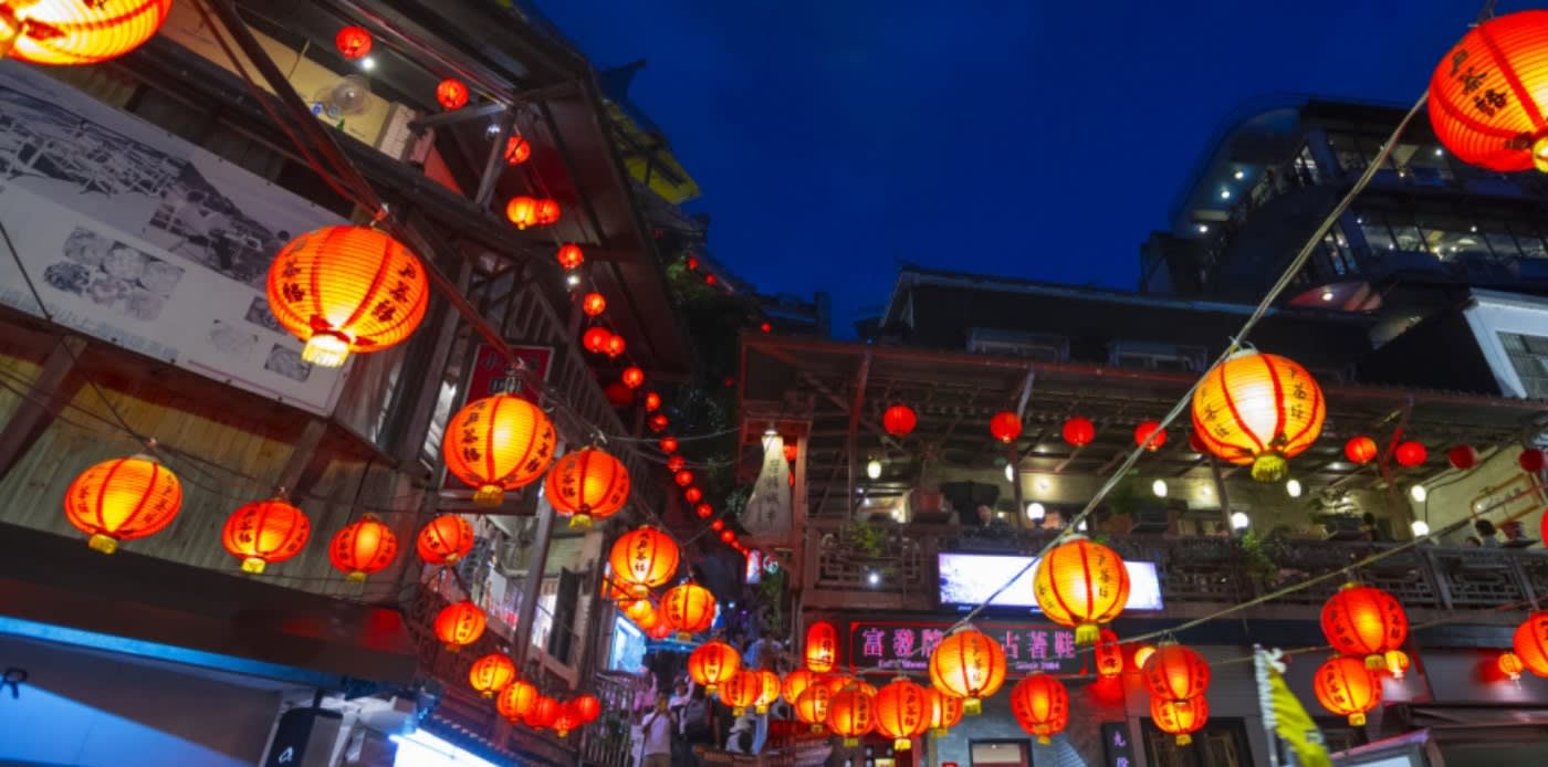 jiufen night tour